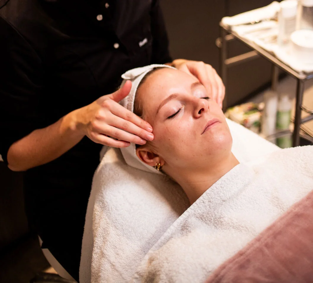 Ontspannende hoofd- en slaapmassage