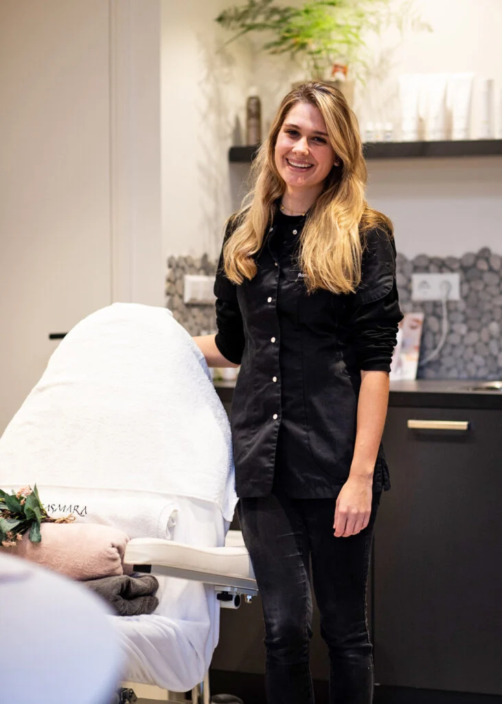 Romy Vonhof in haar schoonheidssalon in Nijkerk